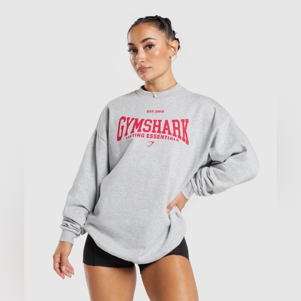 LIFTING ESSENTIALS GRAPHIC OVERSIZED SWEATSHIRT